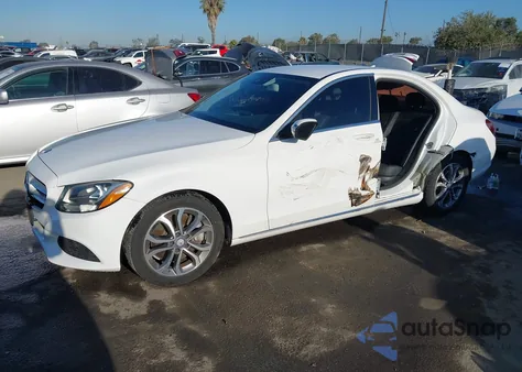 2016 Mercedes-Benz C 300 из США, поврежденный, VIN 55SWF4JB4GU171022